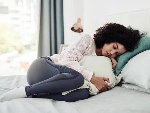 First Trimester Sleep Tips: Dealing With Fatigue, Nausea & Frequent Waking